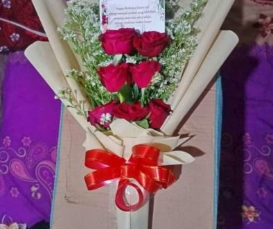 Bunga Meja Palangkaraya: Sentuhan Keindahan Segar untuk Ruangan Anda